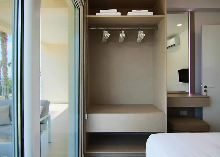 Phaedrus Living: Seaview Luxury Flat Limnaria 114